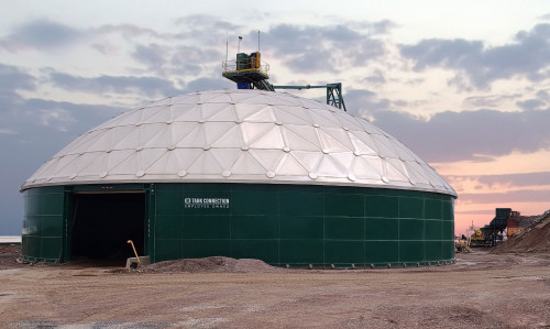 Lifting an EVERDOME Aluminum Dome Roof onto a welded tank